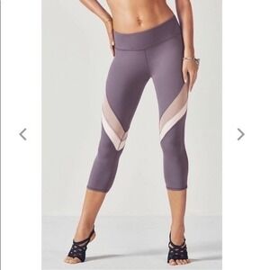 Fabletics‎ Purple Capri Leggings Activewear Chevron Detail Athleisure